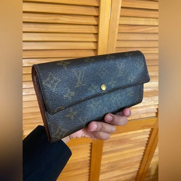 ⚜️LV: Monogram Sarah Wallet • Date Code: TH0021 - Picture 14 of 14